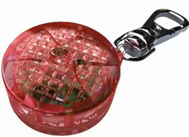 Kup Teď TRIXIE Blikací přívěsek pro kočky/psy 2,5cm červený, až 200m (RP 2,10 Kč)